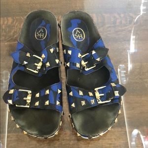 Ash sandal